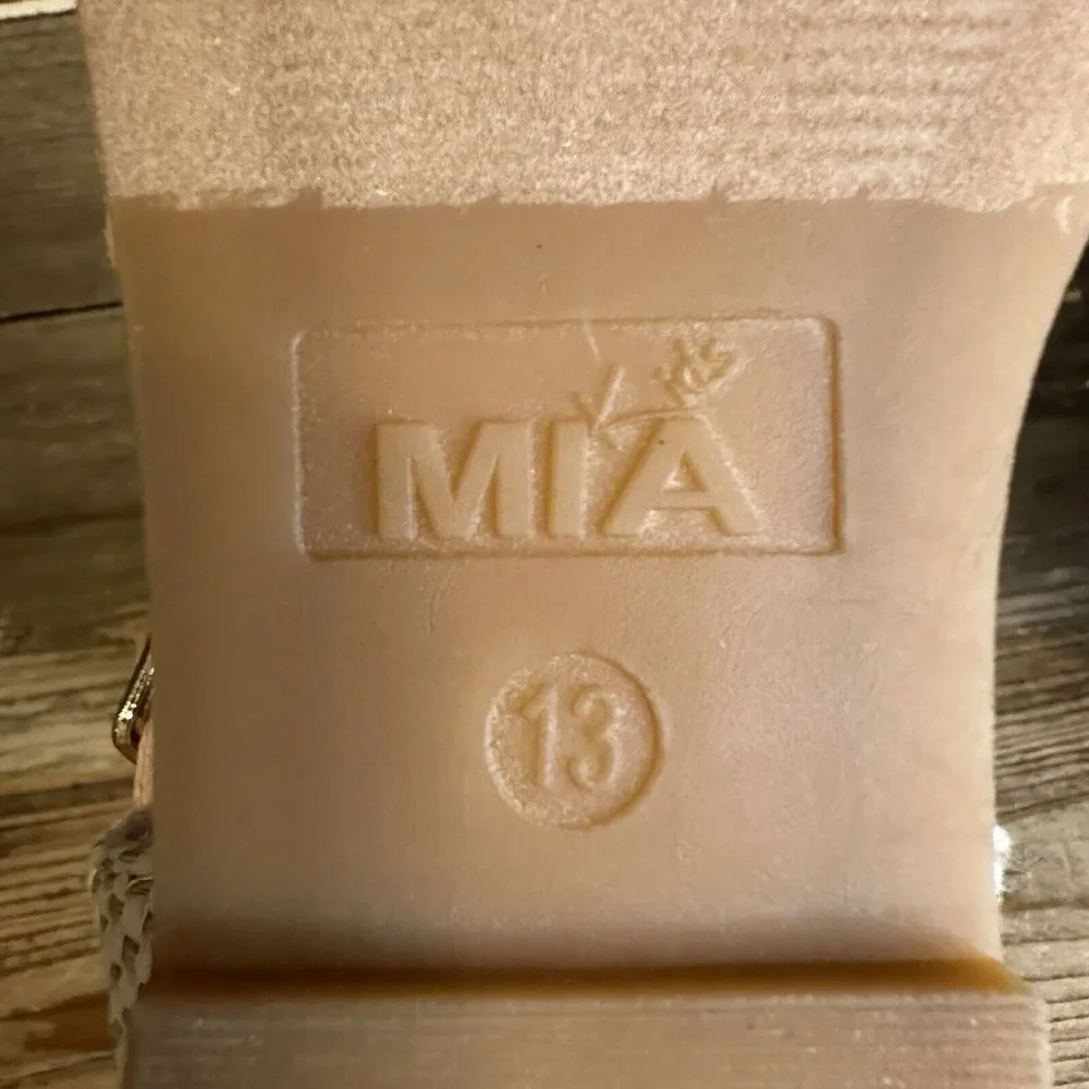 MIA size 13c